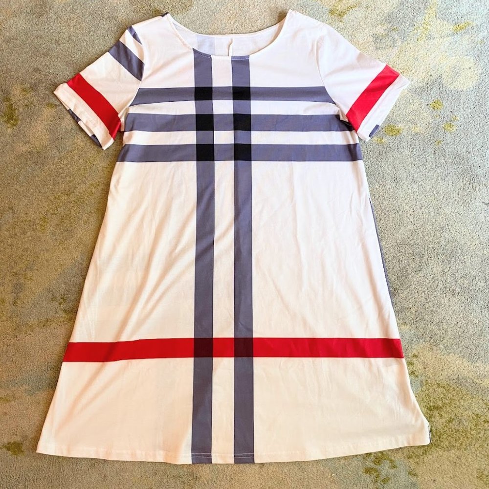 Cute, classy, and easy to wear! Above the knee dress with British mod look.